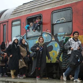 Critica HRW política 'discriminatoria' para refugiados en EU