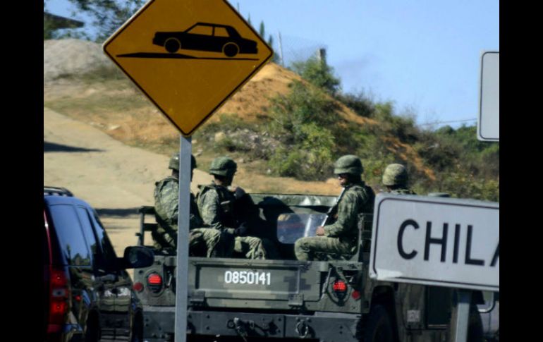 Los militares arriban al municipio de Chilapa, días después de que Segob se comprometiera a crear que hubiera más seguridad. SUN / D. Téllez