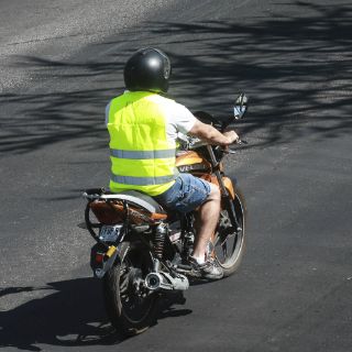 La CEDHJ pide eliminar obligatoriedad de portar chaleco con placa
