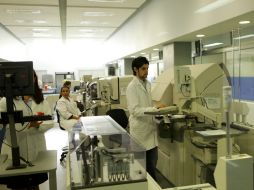 Los científicos señalan que muchos podrían escuchar voces, alucinas, hablar de ideas extrañas o creer que otros conspiran en su contra. EL INFORMADOR / ARCHIVO