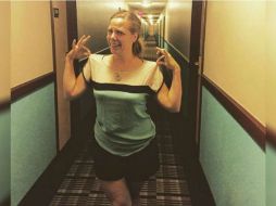 Los colores de las paredes del pasillo eran iguales a los que Lauren vestía en su camisa, creando este efecto visual. ESPECIAL / http://imgur.com/