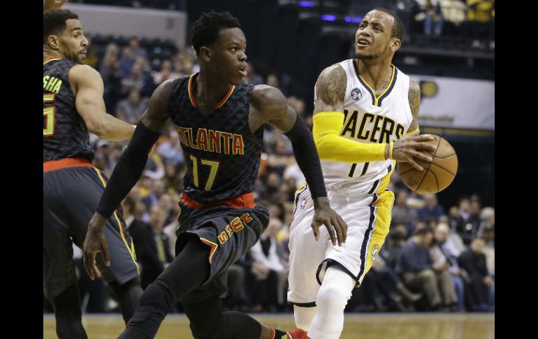 Monta Ellis deja la marca de Dennis Schroder para hacer su tiro. El base de Indiana encestó 25 puntos. AP / D. Cummings