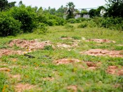 Amnistía asegura que en la zona de Buringa se muestran con claridad cinco posibles fosas comunes. AFP /