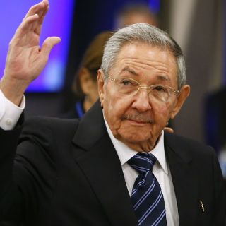 Raúl Castro llega a París para una visita oficial