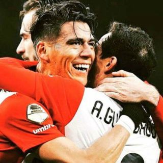 Andrés Guardado se lesiona en victoria del PSV