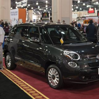 Rematan en 82 mil dólares el Fiat 500 usado por el Papa Francisco