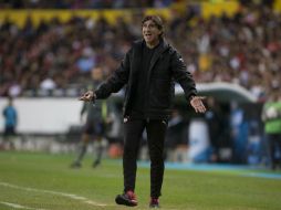 Costas dejó entrever su enojo al final del partido. MEXSPORT / J. Ramírez