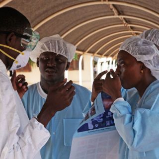 No se ha recibido todo el dinero prometido contra el ébola: ONG