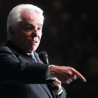 Enrique Guzmán festeja su cumpleaños y prepara su 'Gira 2016'