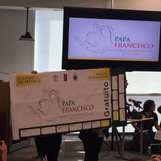Presentan boletos para eventos del Papa en México