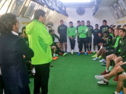 El 'Flaco' ya habló con sus nuevos jugadores. TWITTER / @clubleonfc