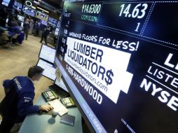 El selectivo S&P 500 retrocedió hasta mil 939.38 enteros y el Nasdaq avanzó hasta cuatro mil 620.37 unidades. AP / R. Drew