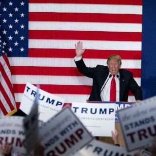 Pintan estrella de Donald Trump en el Paseo de la Fama