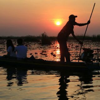 Detienen a más de 100 tailandeses por pesca ilegal y tráfico de personas