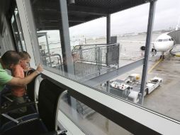 Los pasajeros fueron desalojados del aeroplano en lo que se ponía en marcha el operativo. AP / ARCHIVO