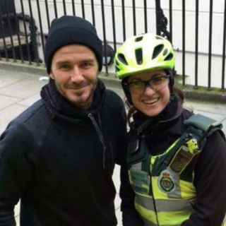 David Beckham hace de buen samaritano en Londres