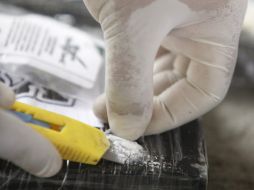 Se encontraron 734 paquetes que contenían polvo blanco cuyas características coinciden con la cocaína. AP / ARCHIVO