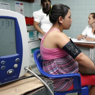 Embarazadas deben reportar posible riesgo de zika: SSa