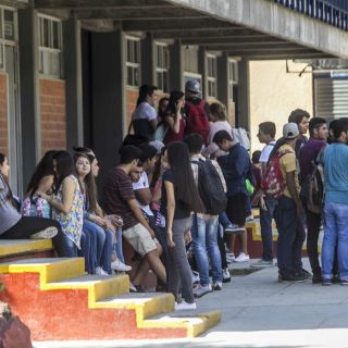 Baja rezago en educación media superior en 2015: SEJ