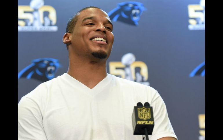 El jugador acaparó las miradas durante el día de medios de la NFL. AFP / T. Henderson