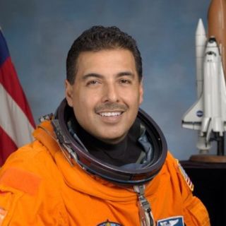 Astronauta José Hernández fomentará la educación espacial en México