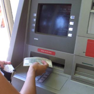 Qué hacer si se recibe un billete falso