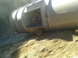 Tras la volcadura, el segundo tanque de la unidad presentó una pequeña fuga. TWITTER / @PCJalisco