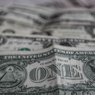 Dólar pierde 25 centavos, se ubica hasta en 18.55 pesos