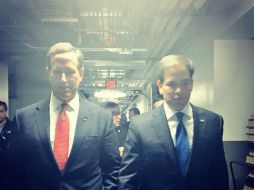 En su cuenta de Twitter, Santorum publica una foto junto a Rubio y pide a sus seguidores que le apoyen. TWITTER / @RickSantorum