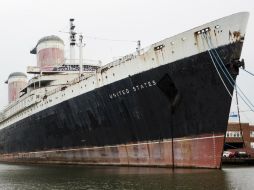 El transatrlantico estuvo anclado en Filadelfia durante dos décadas, abandonado y oxidado en un muelle. AP / ARCHIVO