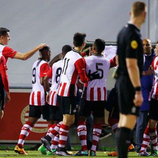 Héctor Moreno y PSV quedan eliminados de la Copa de Holanda