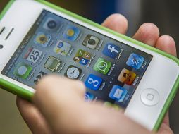 La app funcionaría mediante el control de correos electrónicos, redes sociales y llamadas para detectar peligros. EL INFORMADOR / ARCHIVO