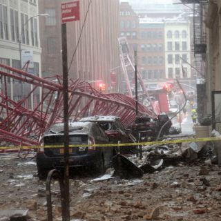 Al menos una persona muere por colapso de grúa en Nueva York