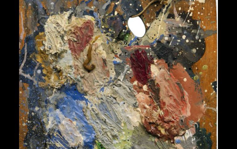 Una paleta de Picasso, llena de óleos de diferentes tonalidades, se vendió por 65 mil 677 dólares. TWITTER / @Sothebys