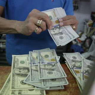 El dólar cierra la semana en 18.70 pesos a la venta