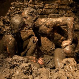 'Tristán e Isolda' se unen en una pasión de barro