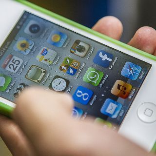 Comercializan gafas en Japón para que el smartphone no quite el sueño