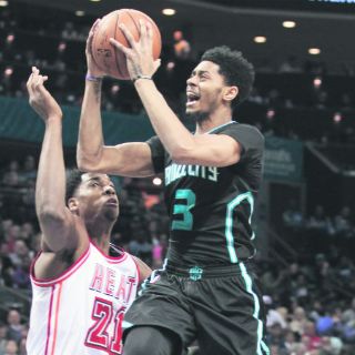 Whiteside destaca en triunfo del Heat