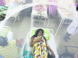 Prevención. Tan sólo en Brasil se han registrado más de 400 casos de recién nacidos con microcefalia. AP /