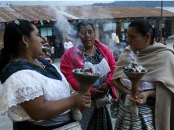 Los indígenas que viajarán a Chiapas obtuvieron su boleto de la Diócesis de San Cristóbal de las Casas. NTX / J. Lira