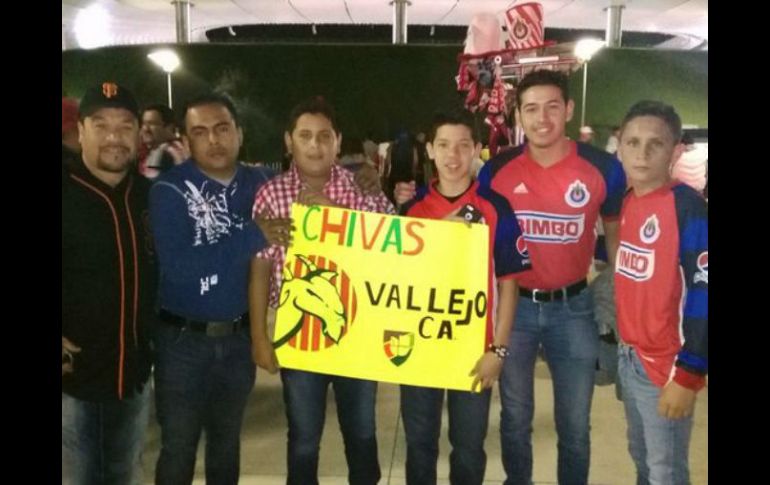 Los Rodríguez viajaron desde Vallejo, California, para conocer la casa del Guadalajara. EL INFORMADOR / A. Rodríguez