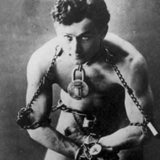 Honran a Houdini en su natal Hungría