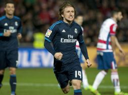 El croata Luka Modric enganchó un disparo desde fuera del área que vale tres puntos para los blancos. AFP / J. Guerrero