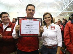 Tello recibió la constancia de mayoría que lo acredita como el candidato del PRI al gobierno de Zacatecas. TWITTER / @ATelloC