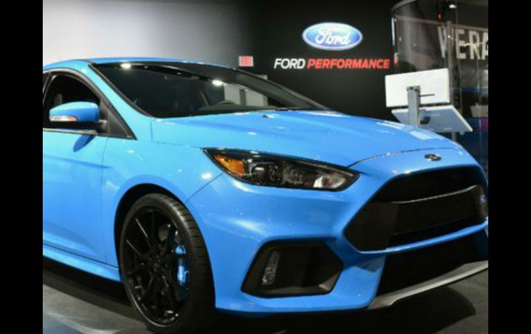 La armadora con sede en Dearborn, Michigan, añadiría 500 mil unidades a su capacidad anual en México a partir de 2018. TWITTER / @Ford