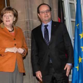 Hollande y Merkel se reúnen para tratar crisis de refugiados