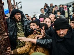 Proponen una cooperación de gobiernos con Frontex para evitar el negocio de transporte de personas que huyen de la guerra. AFP / B. Kilic