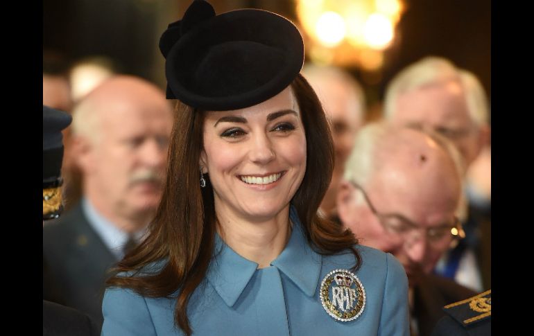 Durante el evento, Catalina charló con los cadetes, veteranos y voluntarios del cuerpo. AFP / E. Mullholland