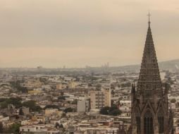 Las partículas contaminantes se producen por el tráfico vehicular, polvos propios de la temporada seca, y quemas agrícolas. EL INFORMADOR / ARCHIVO