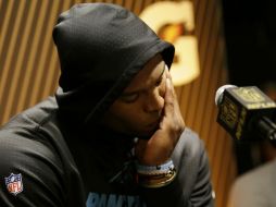 Newton fue dejado en el desamparo por su línea ofensiva. AP / M. J. Sánchez